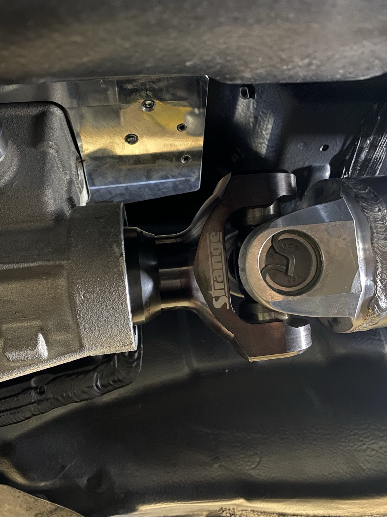 Strange front yoke at transmission